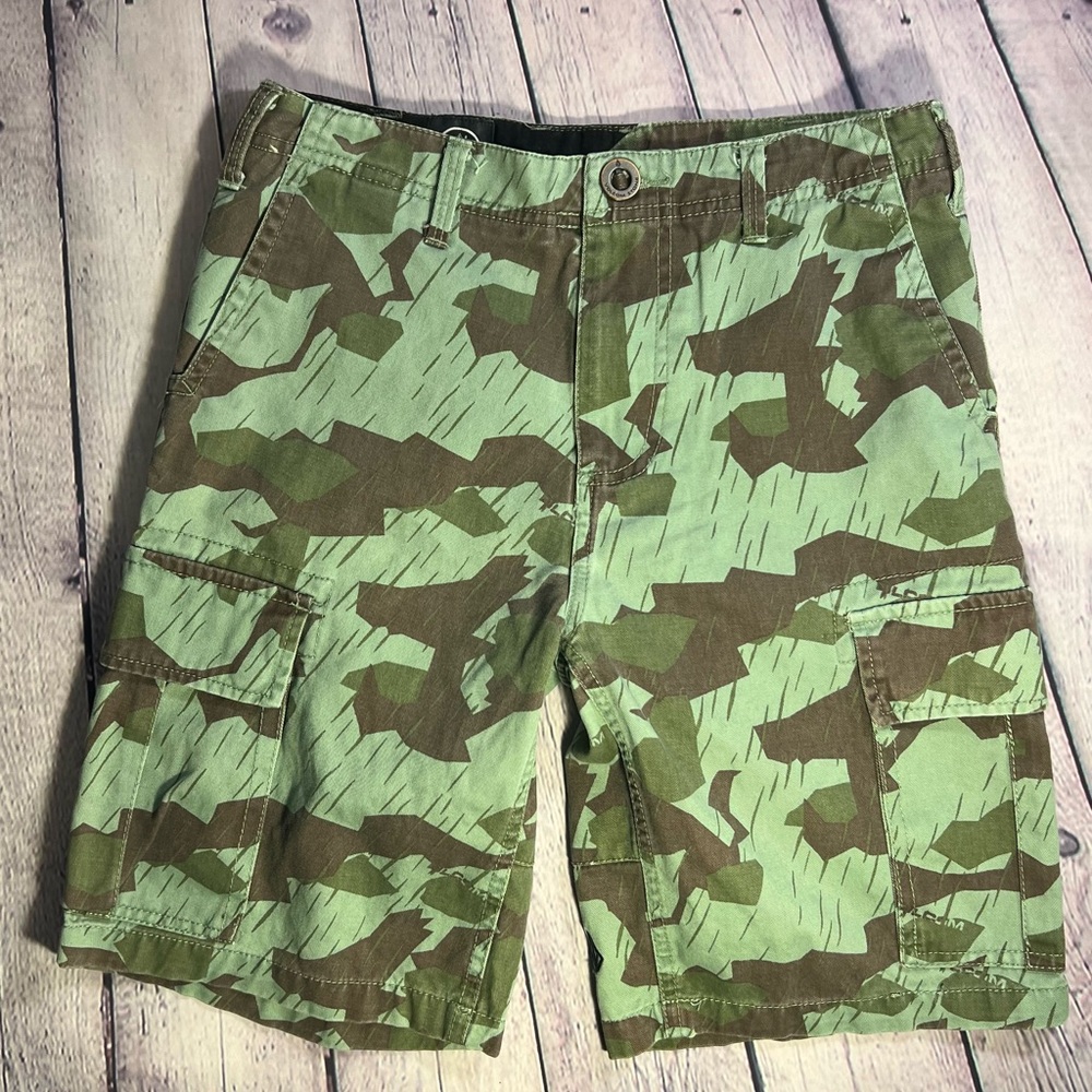 EUC Volcom Slargo Cargo Camo Shorts. Size 26/12. Worn maybe Twice. 100% Cotton